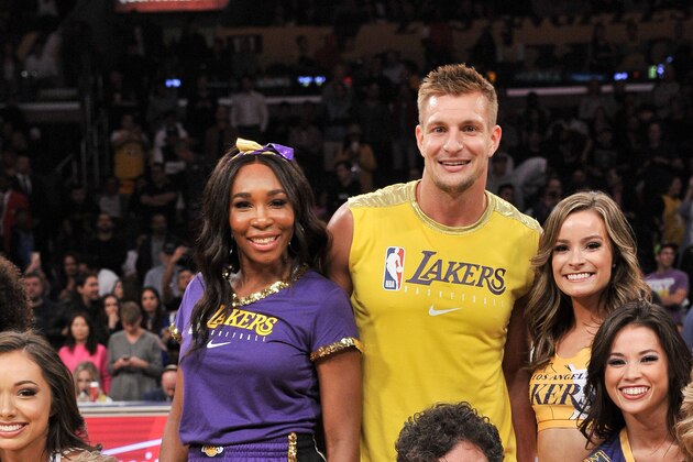 LOS ANGELES, CALIFORNIA - NOVEMBER 19: Venus Williams, Rob Gronkowski, James Corden and Ian Karmel pose for a photo with the Laker Girls after performing during halftime at a basketball game between the Los Angeles Lakers and the Oklahoma City Thunder at Staples Center on November 19, 2019 in Los Angeles, California. (Photo by Allen Berezovsky/Getty Images)