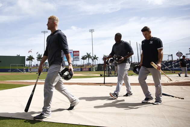 WEST PALM BEACH, FLORIDA - MARCH 12:  The New York Yankees look on during batting practice prior to the a Grapefruit League spring training game against the Washington Nationals at FITTEAM Ballpark of The Palm Beaches on March 12, 2020 in West Palm Beach, Florida. (Photo by Michael Reaves/Getty Images)