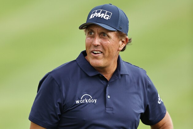 CROMWELL, CONNECTICUT - JUNE 26: Phil Mickelson of the United States reacts on the 18th green during the second round of the Travelers Championship at TPC River Highlands on June 26, 2020 in Cromwell, Connecticut. (Photo by Elsa/Getty Images) CROMWELL, CONNECTICUT - JUNE 26: Phil Mickelson of the United States reacts on the 18th green during the second round of the Travelers Championship at TPC River Highlands on June 26, 2020 in Cromwell, Connecticut. (Photo by Elsa/Getty Images)