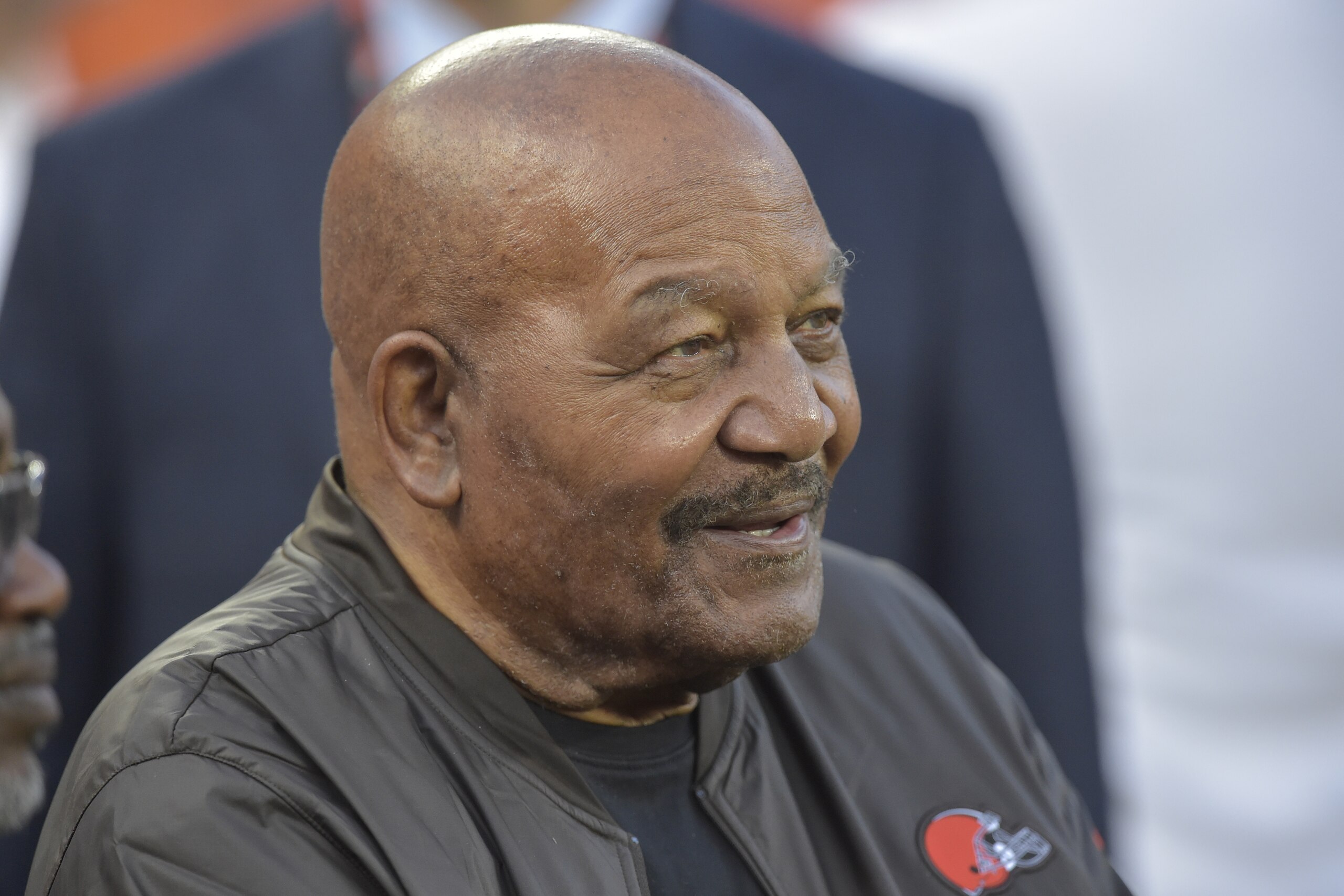 Former Cleveland Browns running back Jim Brown sits on a bench before an NFL football game between the Los Angeles Rams and the Cleveland Browns, Sunday, Sept. 22, 2019, in Cleveland. The Rams won 20-13. (AP Photo/David Richard)