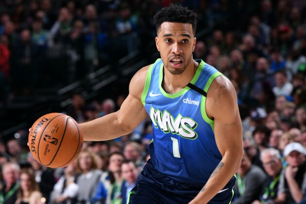DALLAS, TX - MARCH 6: Courtney Lee #1 of the Dallas Mavericks handles the ball against the Memphis Grizzlies on March 6, 2020 at the American Airlines Center in Dallas, Texas. NOTE TO USER: User expressly acknowledges and agrees that, by downloading and or using this photograph, User is consenting to the terms and conditions of the Getty Images License Agreement. Mandatory Copyright Notice: Copyright 2020 NBAE (Photo by Glenn James/NBAE via Getty Images) DALLAS, TX - MARCH 6: Courtney Lee #1 of the Dallas Mavericks handles the ball against the Memphis Grizzlies on March 6, 2020 at the American Airlines Center in Dallas, Texas. NOTE TO USER: User expressly acknowledges and agrees that, by downloading and or using this photograph, User is consenting to the terms and conditions of the Getty Images License Agreement. Mandatory Copyright Notice: Copyright 2020 NBAE (Photo by Glenn James/NBAE via Getty Images)