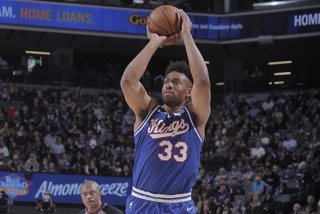 SACRAMENTO, CA - FEBRUARY 20: Jabari Parker #33 of the Sacramento Kings shoots a three pointer against the Memphis Grizzlies on February 20, 2020 at Golden 1 Center in Sacramento, California. NOTE TO USER: User expressly acknowledges and agrees that, by downloading and or using this photograph, User is consenting to the terms and conditions of the Getty Images Agreement. Mandatory Copyright Notice: Copyright 2020 NBAE (Photo by Rocky Widner/NBAE via Getty Images)