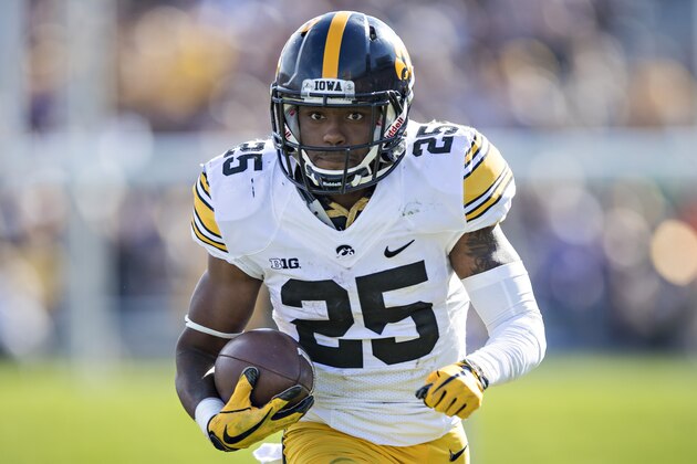 EVANSTON, IL - OCTOBER 21: Akrum Wadley #25 of the Iowa Hawkeyes runs the ball during a game against the Northwestern Wildcats at Ryan Field on October 21, 2017 in Evanston, Illinois. The Wildcats defeated the Hawkeyes 17-10. (Photo by Wesley Hitt/Getty Images) EVANSTON, IL - OCTOBER 21: Akrum Wadley #25 of the Iowa Hawkeyes runs the ball during a game against the Northwestern Wildcats at Ryan Field on October 21, 2017 in Evanston, Illinois. The Wildcats defeated the Hawkeyes 17-10. (Photo by Wesley Hitt/Getty Images)