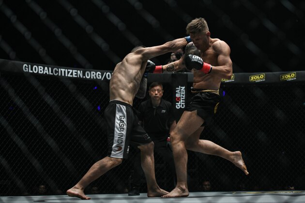 JAKARTA, INDONESIA - MAY 12:  Sergej Maslobojev of Lithuania (red) fights against Antonio Plazibat of Croatia (blue) during Catch Weight (95.0 kg) ONE Super Series Kick boxing match in the ONE Championship: Grit and Glory at Jakarta Convention Center on May 12, 2018 in Jakarta, Indonesia.  (Photo by Robertus Pudyanto/Getty Images)