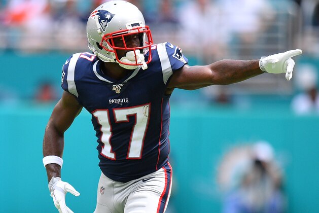 MIAMI, FLORIDA - SEPTEMBER 15: Antonio Brown #17 of the New England Patriots in action against the Miami Dolphins at Hard Rock Stadium on September 15, 2019 in Miami, Florida. (Photo by Mark Brown/Getty Images)
