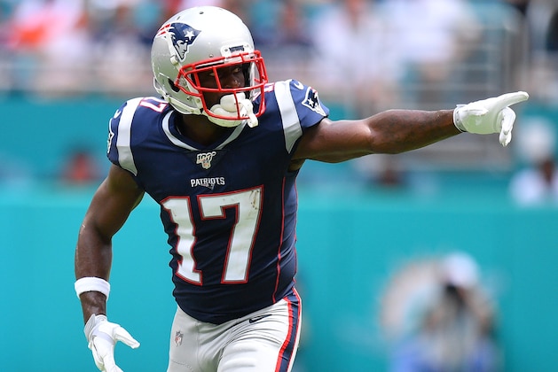 MIAMI, FLORIDA - SEPTEMBER 15: Antonio Brown #17 of the New England Patriots in action against the Miami Dolphins at Hard Rock Stadium on September 15, 2019 in Miami, Florida. (Photo by Mark Brown/Getty Images)