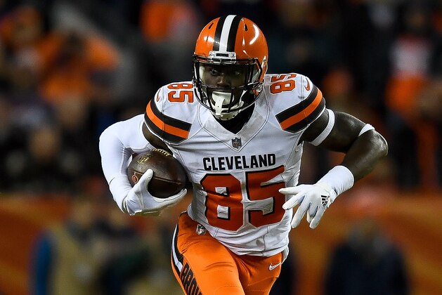 DENVER, CO - DECEMBER 15:  Tight end David Njoku #85 of the Cleveland Browns runs after a catch against the Denver Broncos in the first quarter of a game at Broncos Stadium at Mile High on December 15, 2018 in Denver, Colorado. (Photo by Dustin Bradford/Getty Images)