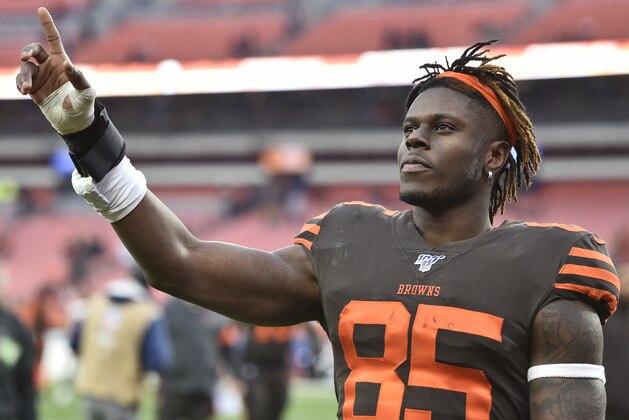 FILE - Cleveland Browns tight end David Njoku celebrates after the Browns defeated the Cincinnati Bengals 27-19 in an NFL football game, Dec. 8, 2019 in Cleveland. Agent Drew Rosenhaus has asked the Browns to trade tight end and former first-round draft pick David Njoku, a person familiar with the request told the Associated Press on Friday, July 3, 2020. (AP Photo/David Richard, file)