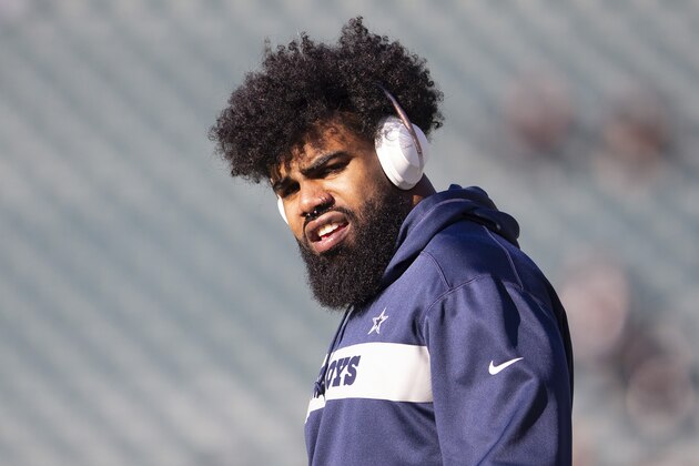 PHILADELPHIA, PA - DECEMBER 22: Ezekiel Elliott #21 of the Dallas Cowboys looks on prior to the game against the Philadelphia Eagles at Lincoln Financial Field on December 22, 2019 in Philadelphia, Pennsylvania. (Photo by Mitchell Leff/Getty Images)