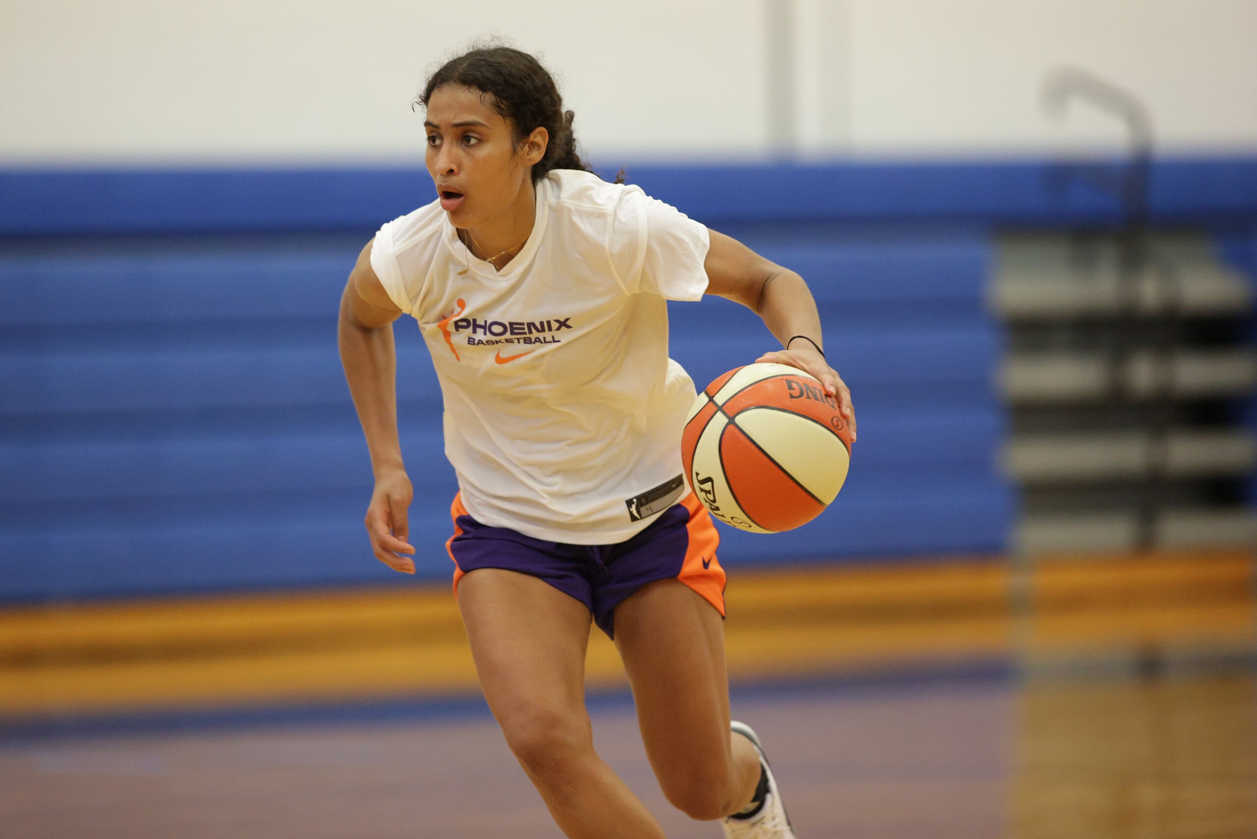 BRADENTON - JULY 10:  Skylar Diggins-Smith #4 of the Phoenix Mercury dribbles the ball during practice at IMG Academy on July 10, 2020 in Bradenton, Florida. NOTE TO USER: User expressly acknowledges and agrees that, by downloading and/or using this Photograph, user is consenting to the terms and conditions of the Getty Images License Agreement. Mandatory Copyright Notice: Copyright 2020 NBAE (Photo by Ned Dishman/NBAE via Getty Images)
