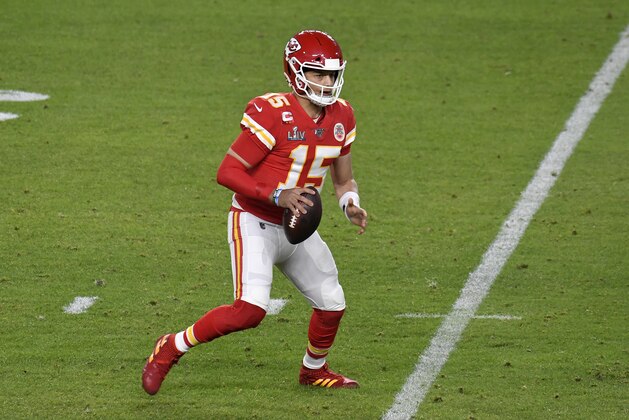 MIAMI, FLORIDA - FEBRUARY 02: Patrick Mahomes #15 of the Kansas City Chiefs looks to pass against the San Francisco 49ers in Super Bowl LIV at Hard Rock Stadium on February 02, 2020 in Miami, Florida. The Chiefs won the game 31-20. (Photo by Focus on Sport/Getty Images)