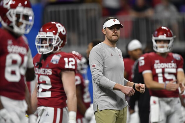 Oklahoma head coach Lincoln Riley speaks with his team before the first half of the Peach Bowl NCAA semifinal college football playoff game against LSU, Saturday, Dec. 28, 2019, in Atlanta. (AP Photo/John Amis)