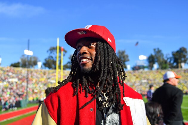PASADENA, CALIFORNIA - JANUARY 01: Melvin Gordon III of the Los Angeles Chargers, and former Wisconsin Badgers player walks the sidelines of the game between the Oregon Ducks and the Wisconsin Badgers at the Rose Bowl on January 01, 2020 in Pasadena, California. The Oregon Ducks topped the Wisconsin Badgers, 28-27. (Photo by Alika Jenner/Getty Images)