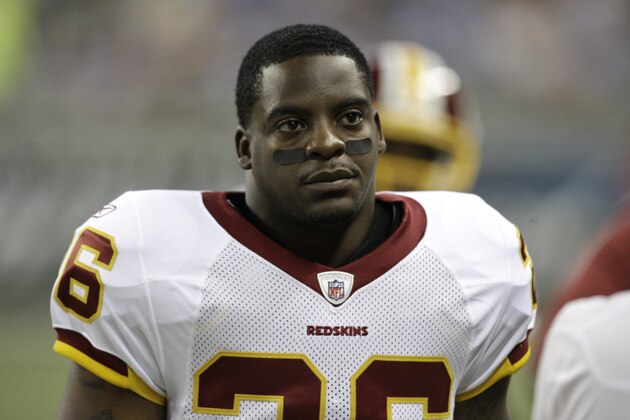 Washington Redskins running back Clinton Portis is shown against the Detroit Lions in the first quarter of an NFL football game in Detroit, Sunday, Sept. 27, 2009. (AP Photo/Paul Sancya )