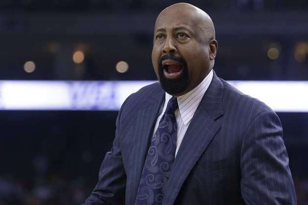 CORRECTS DAY OF WEEK TO SUNDAY - New York Knicks coach Mike Woodson gestures on the sideline during the first half of an NBA basketball game against the Golden State Warriors Sunday, March 30, 2014, in Oakland, Calif. (AP Photo/Ben Margot)