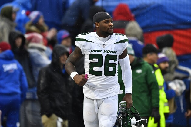 New York Jets running back Le'Veon Bell (26) before an NFL football game against the Buffalo Bills Sunday, Dec. 29, 2019, in Orchard Park, N.Y. (AP Photo/Adrian Kraus)