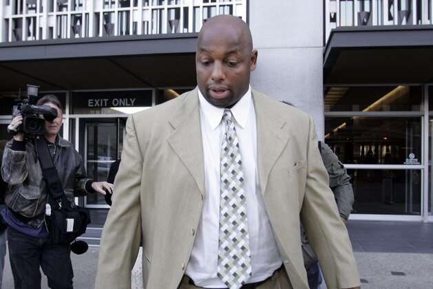 Former NFL defensive lineman Dana Stubblefield, leaves a federal courthouse in San Francisco, Friday, Jan. 18, 2008. Stubblefield pleaded guilty Friday to lying to investigators in the BALCO steroids case, making him the first football player charged in the long-running federal investigation. (AP Photo/Paul Sakuma)