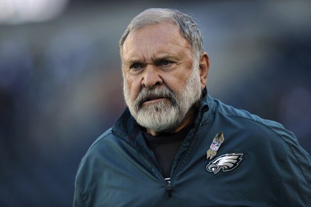 Philadelphia Eagles offensive line coach Howard Mudd walks the field before an NFL football game against the Dallas Cowboys, Sunday, Nov. 11, 2012, in Philadelphia. (AP Photo/Michael Perez)