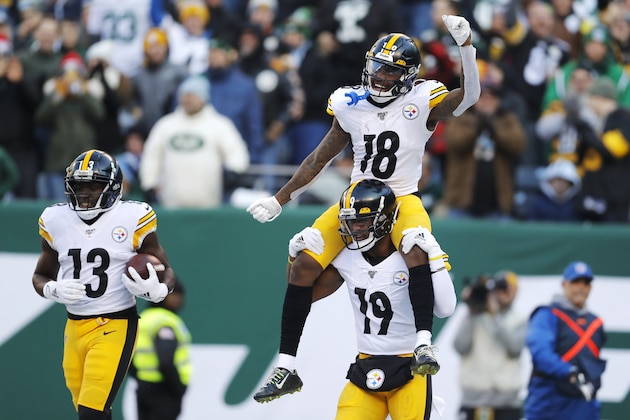 Pittsburgh Steelers wide receiver Diontae Johnson (18) celebrates a touchdown with Pittsburgh Steelers wide receiver JuJu Smith-Schuster (19) in the first half of an NFL football game against the New York Jets, Sunday, Dec. 22, 2019, in East Rutherford, N.J. (AP Photo/Adam Hunger)