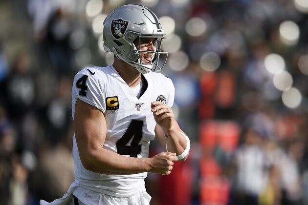 Oakland Raiders quarterback Derek Carr in action during the first half of an NFL football game against the Los Angeles Chargers in Carson, Calif., Sunday, Dec. 22, 2019. (AP Photo/Kelvin Kuo)