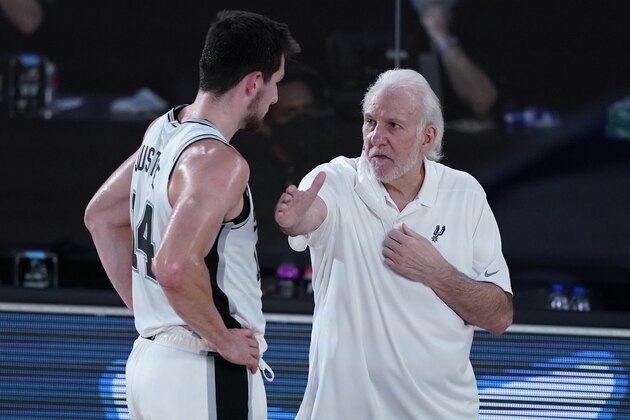 San Antonio Spurs head coach Gregg Popovich, right, speaks with Drew Eubanks during the first half of an NBA basketball game against the Memphis Grizzlies, Sunday, Aug. 2, 2020, in Lake Buena Vista, Fla. (AP Photo/Ashley Landis, Pool)