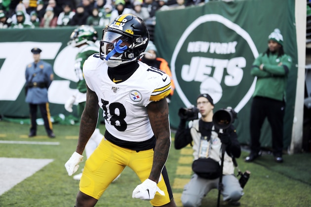 Pittsburgh Steelers wide receiver Diontae Johnson (18) celebrates a touchdown in the first half of an NFL football game against the New York Jets, Sunday, Dec. 22, 2019, in East Rutherford, N.J. (AP Photo/Seth Wenig)