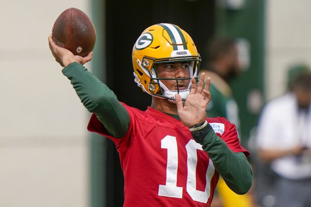Green Bay Packers' Jordan Love throws during NFL football training camp Saturday, Aug. 15, 2020, in Green Bay, Wis. (AP Photo/Morry Gash)
