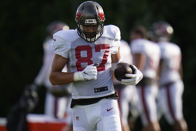 Tampa Bay Buccaneers tight end Rob Gronkowski (87) runs with the football during an NFL football training camp practice Monday, Aug. 17, 2020, in Tampa, Fla. (AP Photo/Chris O'Meara)