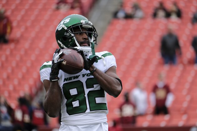 New York Jets wide receiver Jamison Crowder (82) warms up on the field before the first half of an NFL football game between the Washington Redskins and the New York Jets Sunday, Nov. 17, 2019, in Landover, Md. (AP Photo/Mark Tenally)