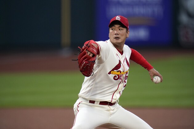 St. Louis Cardinals starting pitcher Kwang-Hyun Kim throws during the first inning of a baseball game against the Cincinnati Reds Saturday, Aug. 22, 2020, in St. Louis. (AP Photo/Jeff Roberson)