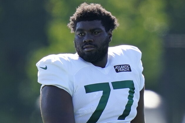 New York Jets' Mekhi Becton participates during practice at the NFL football team's training camp in Florham Park, N.J., Thursday, Aug. 20, 2020. (AP Photo/Seth Wenig)