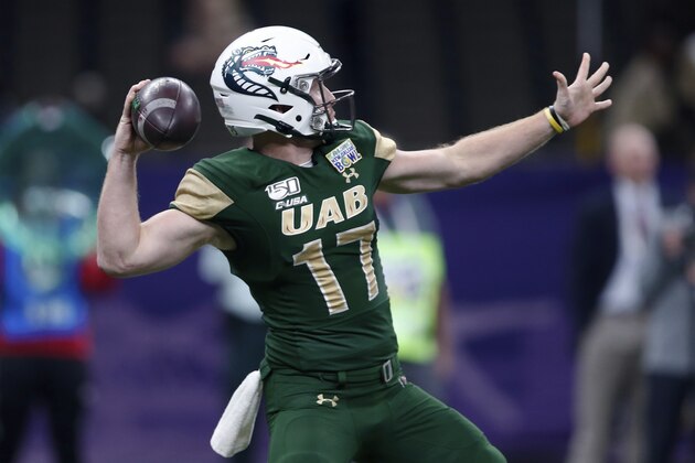UAB quarterback Tyler Johnston III throws a pas during the first half of the New Orleans Bowl NCAA college football game against Appalachian State in New Orleans, Saturday, Dec. 21, 2019. (AP Photo/Brett Duke)