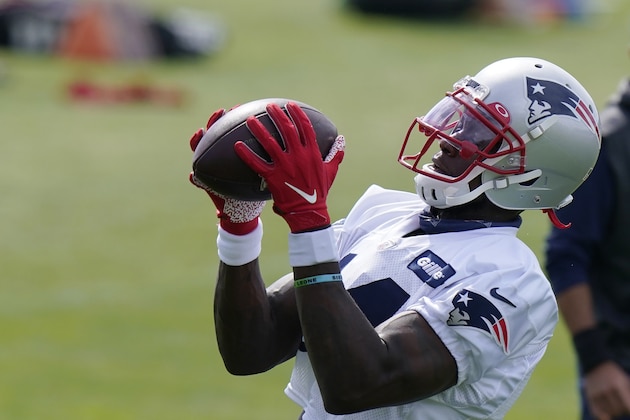 New England Patriots wide receiver Mohamed Sanu Sr. makes a catch during an NFL football training camp practice, Wednesday, Aug. 26, 2020, in Foxborough, Mass. (AP Photo/Steven Senne, Pool)
