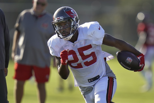 Tampa Bay Buccaneers running back LeSean McCoy (25) runs with the football during an NFL football training camp practice Monday, Aug. 24, 2020, in Tampa, Fla. (AP Photo/Chris O'Meara)