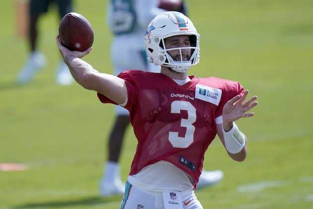 Miami Dolphins quarterback Josh Rosen (3) does drills during practice at NFL football team's training facility, Friday, Aug. 21, 2020, in Davie, Fla. (AP Photo/Lynne Sladky)