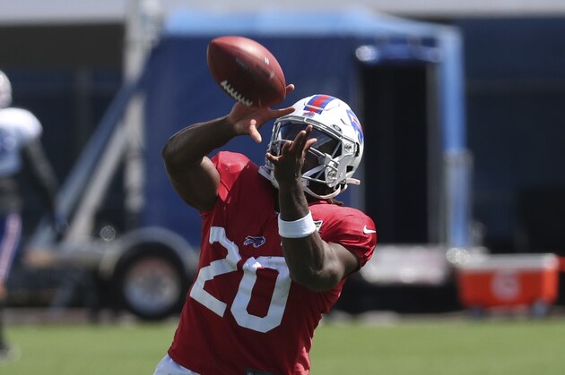 Buffalo Bills running back Zack Moss (20) catches a pass during an NFL football training camp in Orchard Park, N.Y., Monday, Aug. 31, 2020. (James P. McCoy/Buffalo News via AP, Pool)