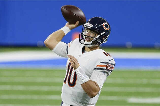 El quarterback de los Bears de Chicago Mitchell Trubisky lanza un pase en el juego ante los Lions de Detroit del domingo 13 de septiembre del 2020. (AP Photo/Duane Burleson)