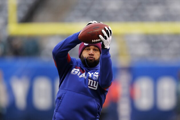 New York Giants wide receiver Golden Tate (15) warms up before an NFL football game against the Philadelphia Eagles, Sunday, Dec. 29, 2019, in East Rutherford, N.J. (AP Photo/Adam Hunger)
