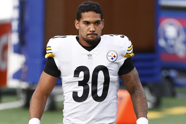 Pittsburgh Steelers running back James Conner (30) warms up prior to taking on the New York Giants in an NFL football game, Monday, Sept. 14, 2020, in East Rutherford, N.J. (AP Photo/Adam Hunger)