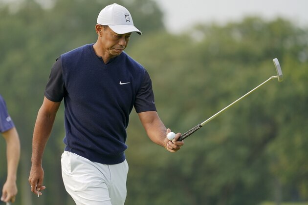 Tiger Woods prepares to putt on the first green during the first round of the US Open Golf Championship, Thursday, Sept. 17, 2020, in Mamaroneck, N.Y. (AP Photo/John Minchillo)