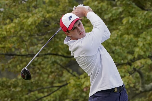 Davis Thompson, of the United States, hits off the second tee during the first round of the US Open Golf Championship, Thursday, Sept. 17, 2020, in Mamaroneck, N.Y. (AP Photo/John Minchillo)