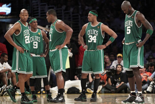 From left, Boston Celtics' Ray Allen, Rajon Rondo, Glen Davis, Paul Pierce and Kevin Garnett gather during a timeout in the second half of Game 6 of the NBA basketball finals against the Los Angeles Lakers on Tuesday, June 15, 2010, in Los Angeles. (AP Photo/Jae C. Hong)