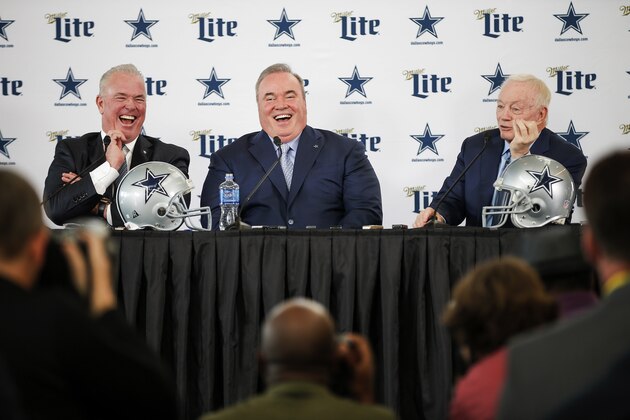 New Dallas Cowboys head coach Mike McCarthy, center, is introduced by Chief Operating Officer Stephen Jones, left, and owner Jerry Jones, right, during a press conference at the Dallas Cowboys headquarters Wednesday, Jan. 8, 2020, in Frisco, Texas. (AP Photo/Brandon Wade)