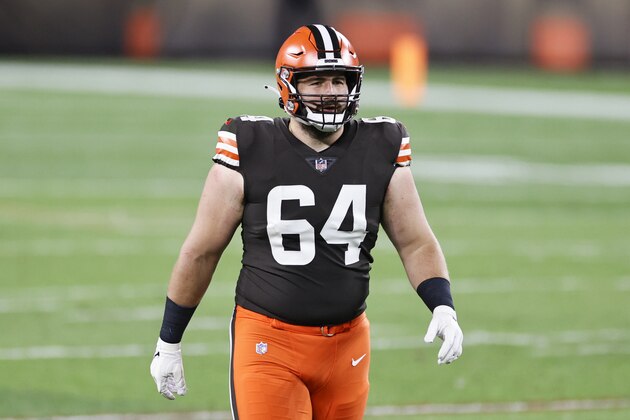 Cleveland Browns center JC Tretter walks off the field at halftime of an NFL football game against the Cincinnati Bengals, Thursday, Sept. 17, 2020, in Cleveland. (AP Photo/Ron Schwane)