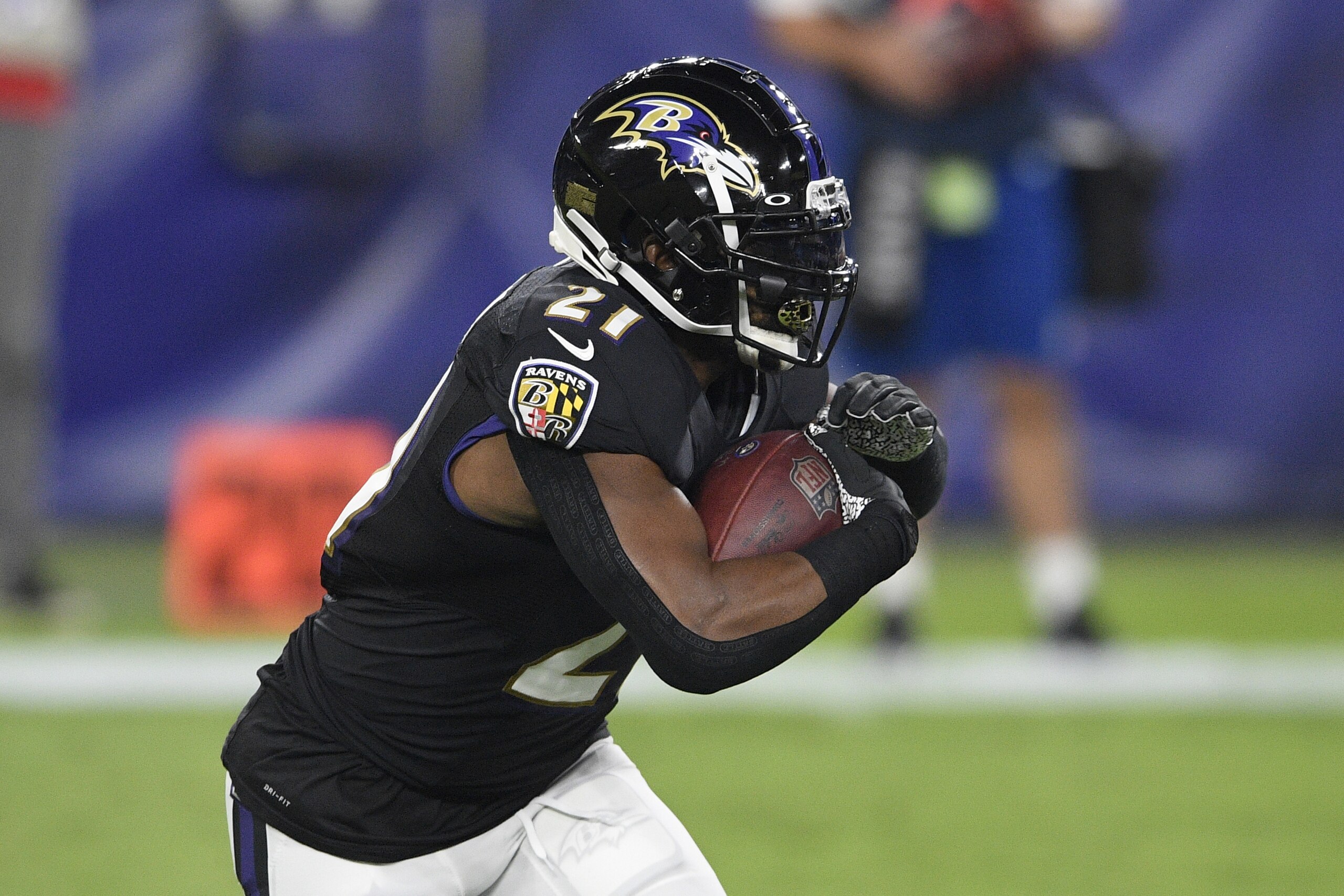 Baltimore Ravens running back Mark Ingram (21) runs with the ball during the first half of an NFL football game against the Kansas City Chiefs, Monday, Sept. 28, 2020, in Baltimore. (AP Photo/Nick Wass)