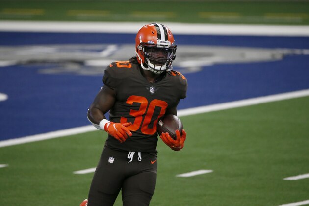 Cleveland Browns running back D'Ernest Johnson warms up before an NFL football game against the Dallas Cowboys in Arlington, Texas, Sunday, Oct. 4, 2020. (AP Photo/Michael Ainsworth)