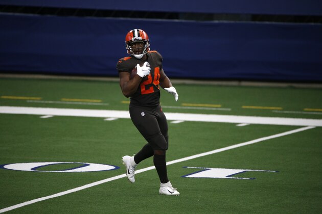 Cleveland Browns running back Nick Chubb warms up before an NFL football game against the Dallas Cowboys in Arlington, Texas, Sunday, Oct. 4, 2020. (AP Photo/Michael Ainsworth)