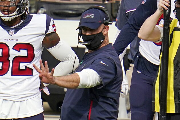 El entrenador en jefe de los Texans de Houston Bill O'Brien da una seÃ±al durante la segunda mitad del juego ante los Steelers de Pittsburgh, el domingo 27 de septiembre de 2020. (AP Foto/Gene J. Puskar)