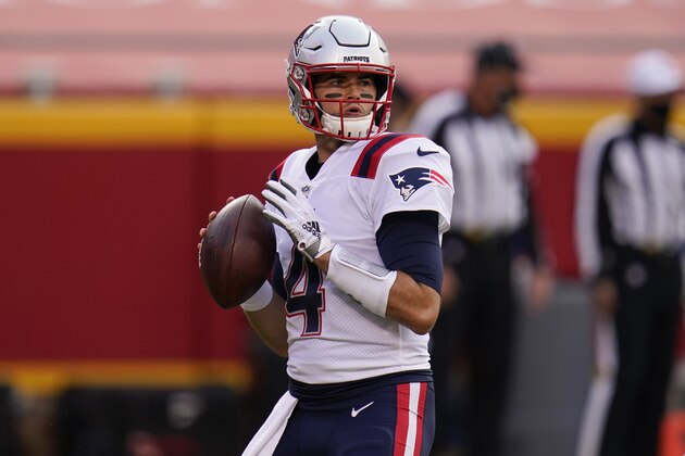New England Patriots quarterback Jarrett Stidham warms up before an NFL football game against the Kansas City Chiefs, Monday, Oct. 5, 2020, in Kansas City. (AP Photo/Jeff Roberson)