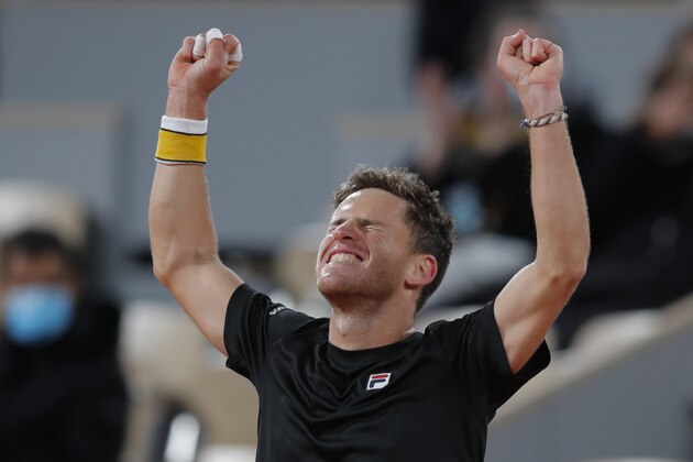 Argentina's Diego Schwartzman celebrates winning his quarterfinal match of the French Open tennis tournament against Austria's Dominic Thiem in five sets at the Roland Garros stadium in Paris, France, Tuesday, Oct. 6, 2020. (AP Photo/Michel Euler)